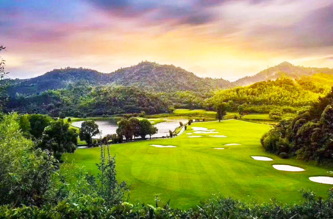 暖冬竹林，挥杆绿茵—安吉龙王溪高尔夫