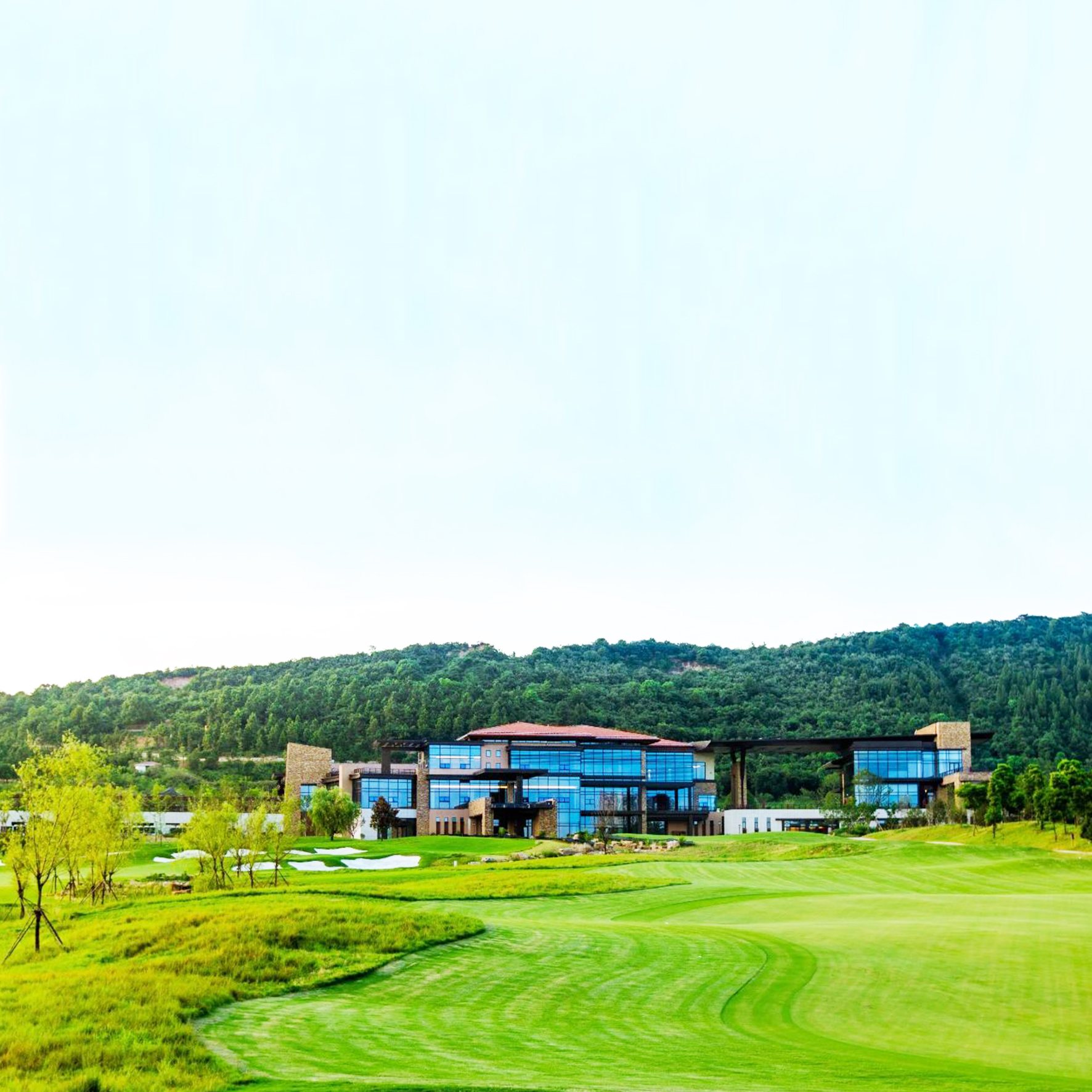 武汉驿山+金银湖+天外天+东方+红莲湖5球4晚（平日）